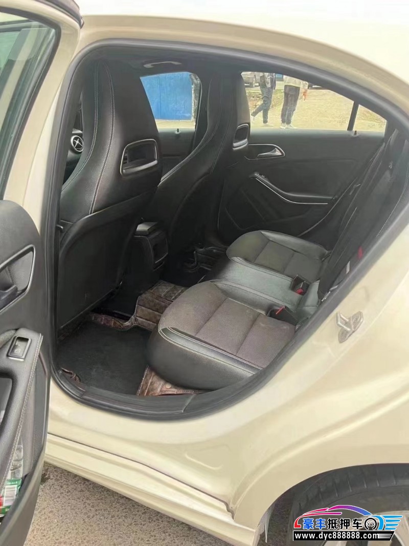 15年奔驰A轿车抵押车出售