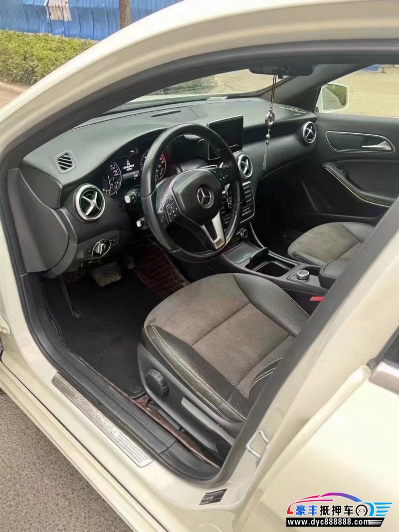 15年奔驰A轿车抵押车出售