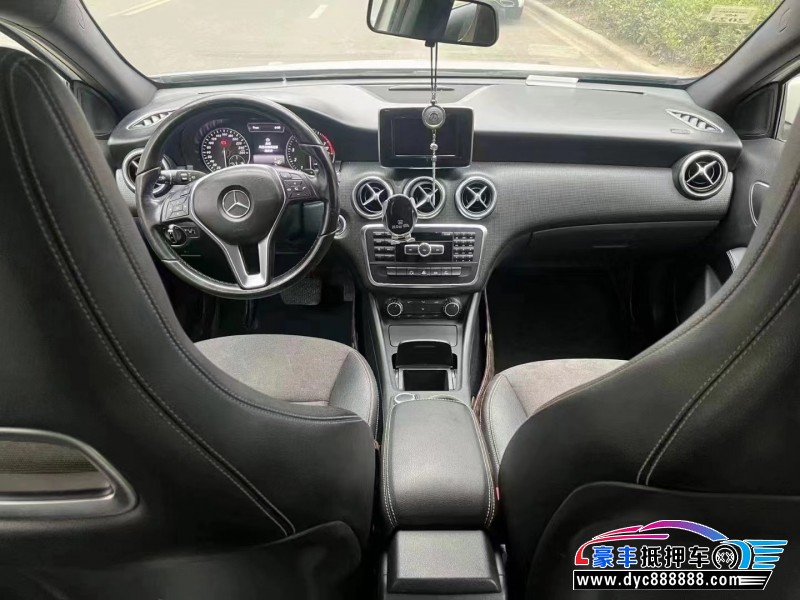 15年奔驰A轿车抵押车出售