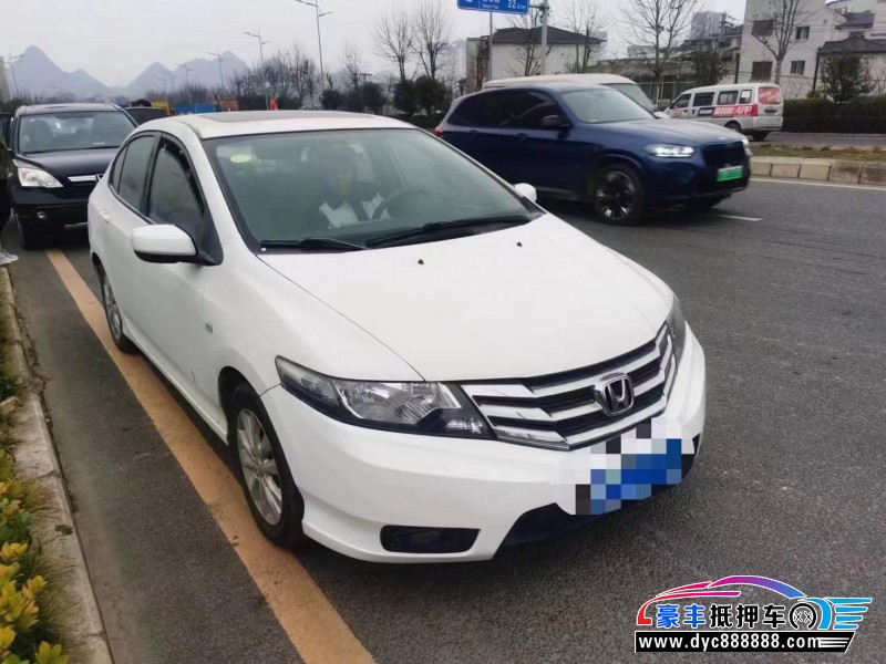 13年本田锋范轿车抵押车出售