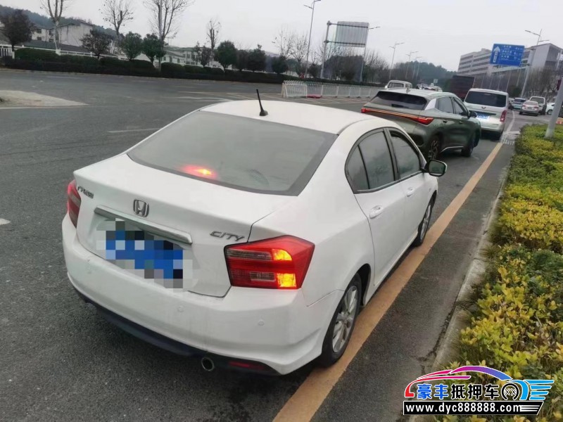 13年本田锋范轿车抵押车出售