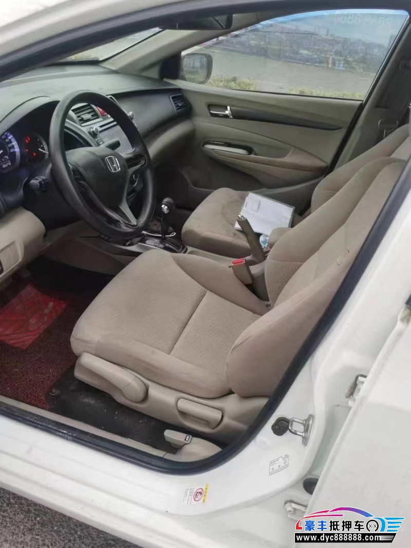 13年本田锋范轿车抵押车出售