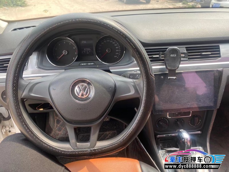 17年大众宝来轿车抵押车出售