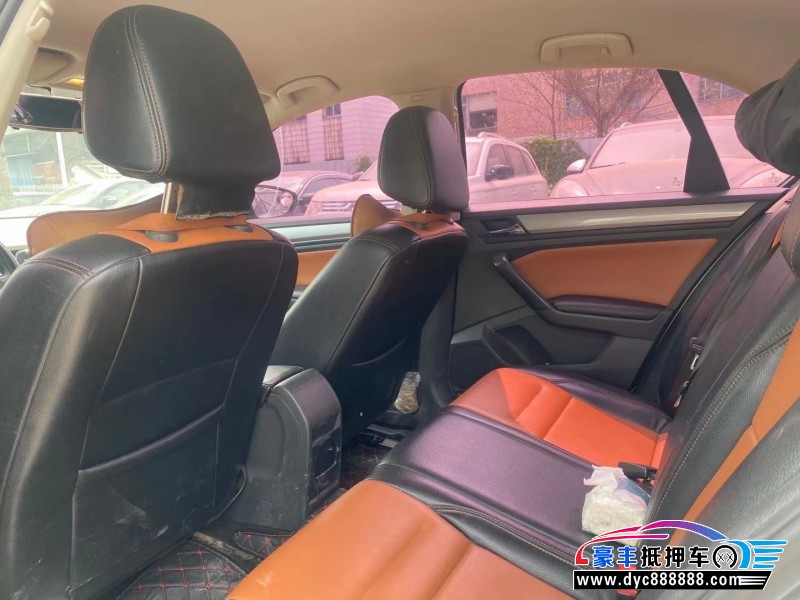 17年大众宝来轿车抵押车出售