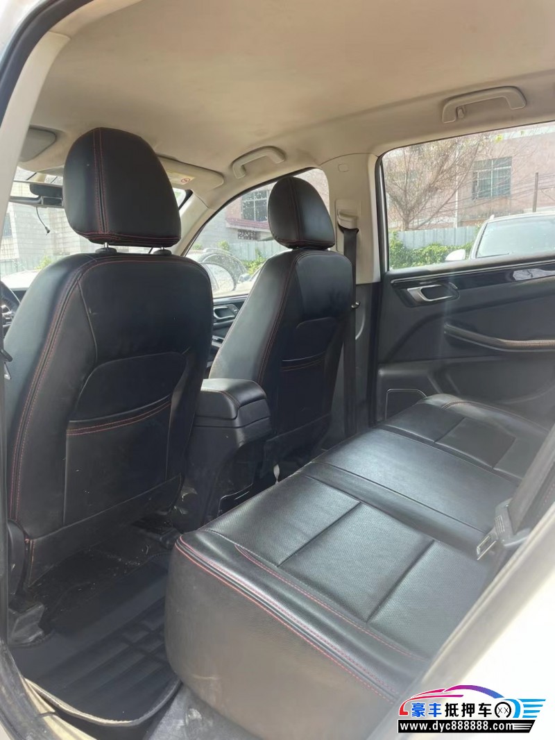 16年众泰大迈X5轿车抵押车出售