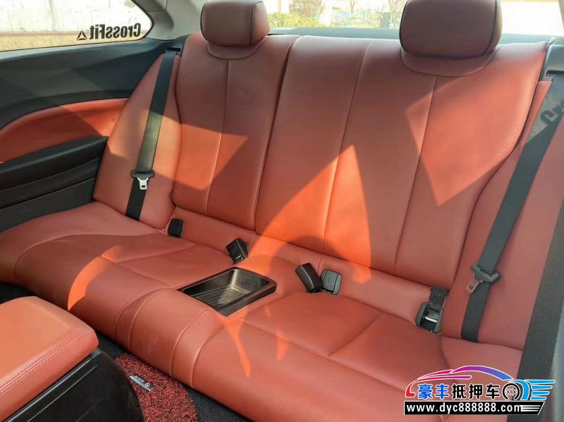 14年宝马2系轿车抵押车出售