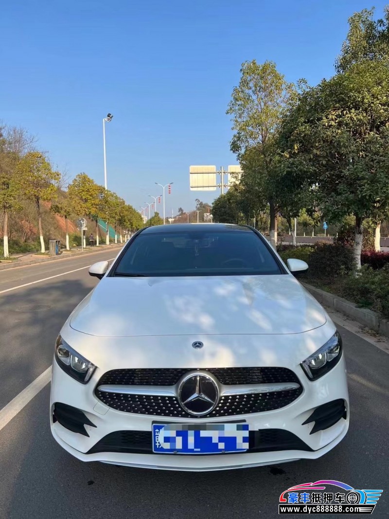 22年奔驰A轿车抵押车出售