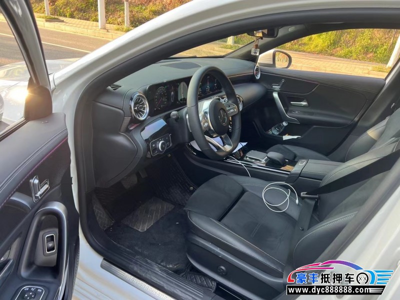 22年奔驰A轿车抵押车出售