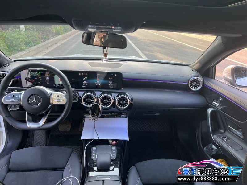 22年奔驰A轿车抵押车出售