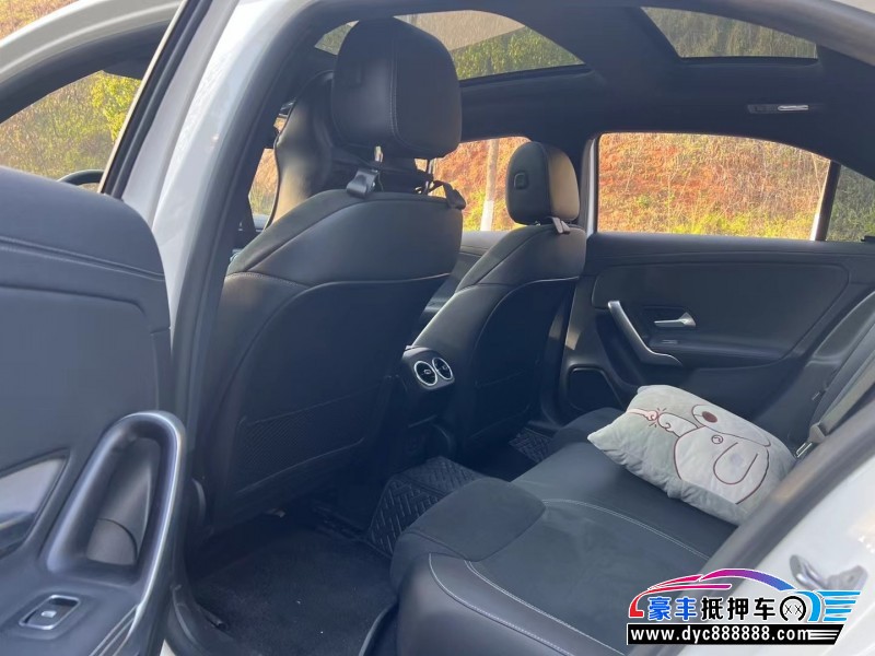 22年奔驰A轿车抵押车出售
