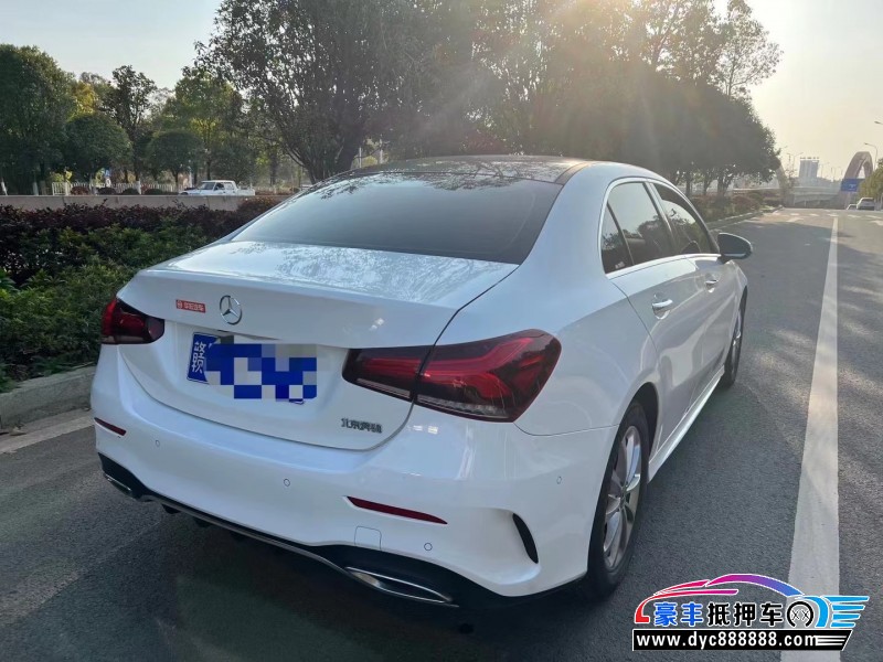22年奔驰A轿车抵押车出售