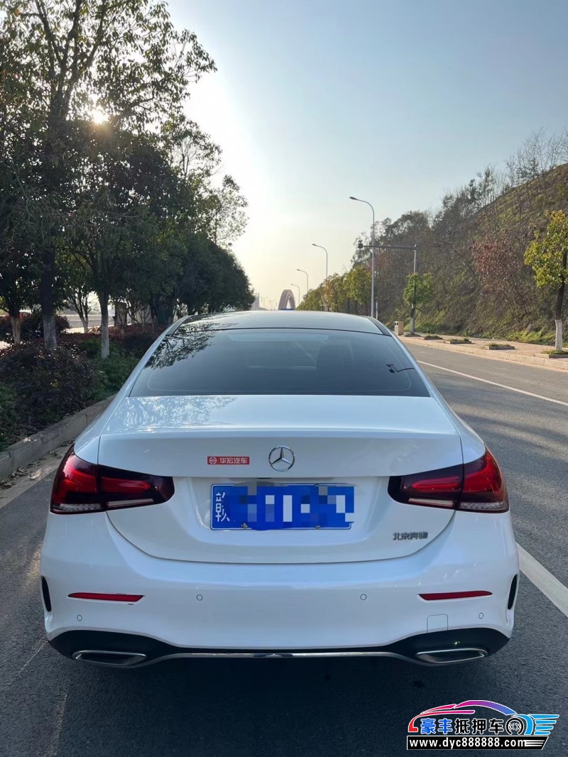 22年奔驰A轿车抵押车出售