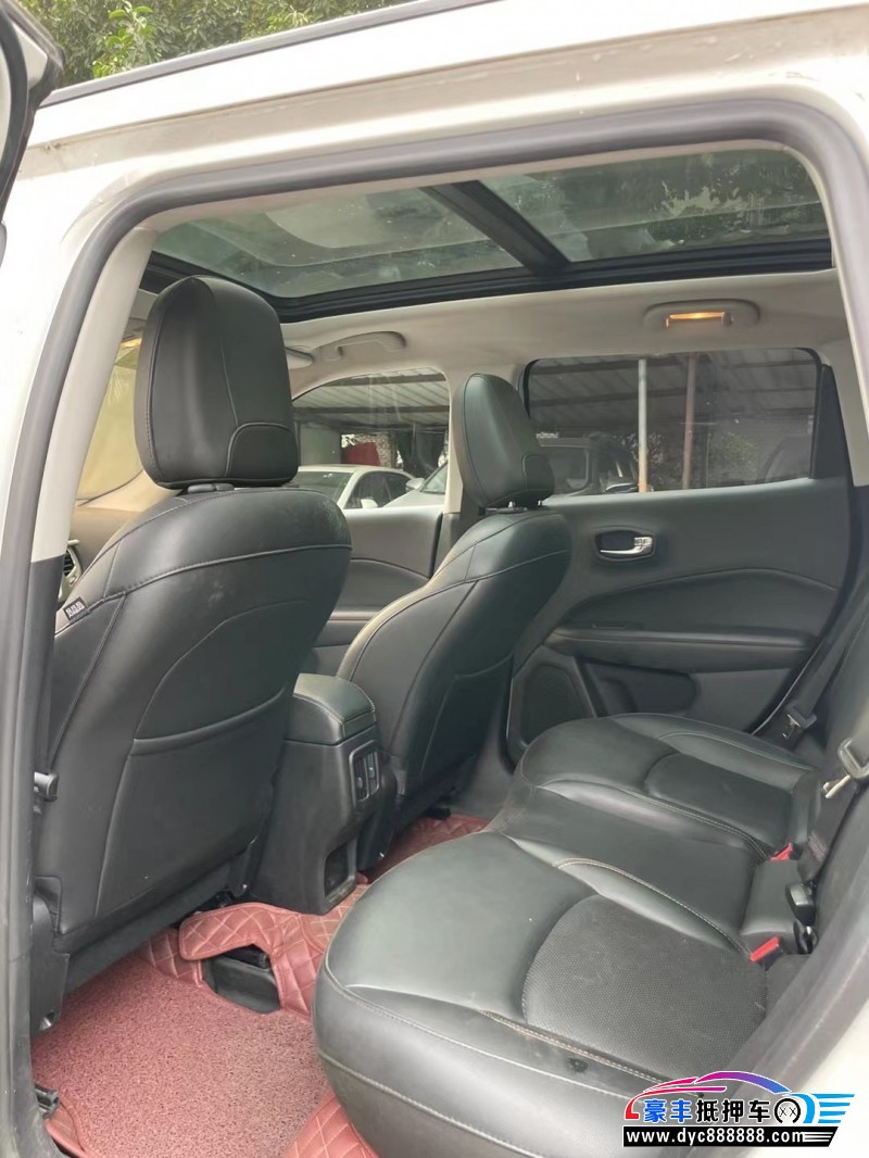 17年Jeep指南者轿车抵押车出售