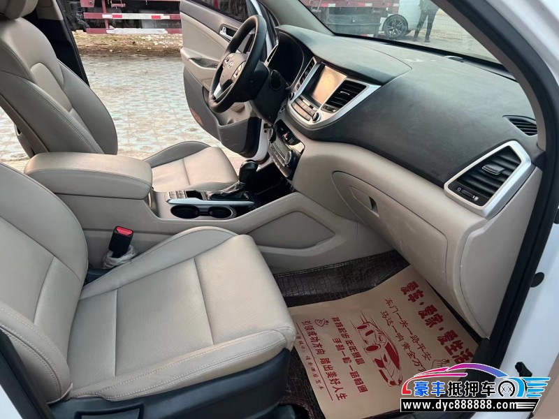 16年现代途胜轿车抵押车出售