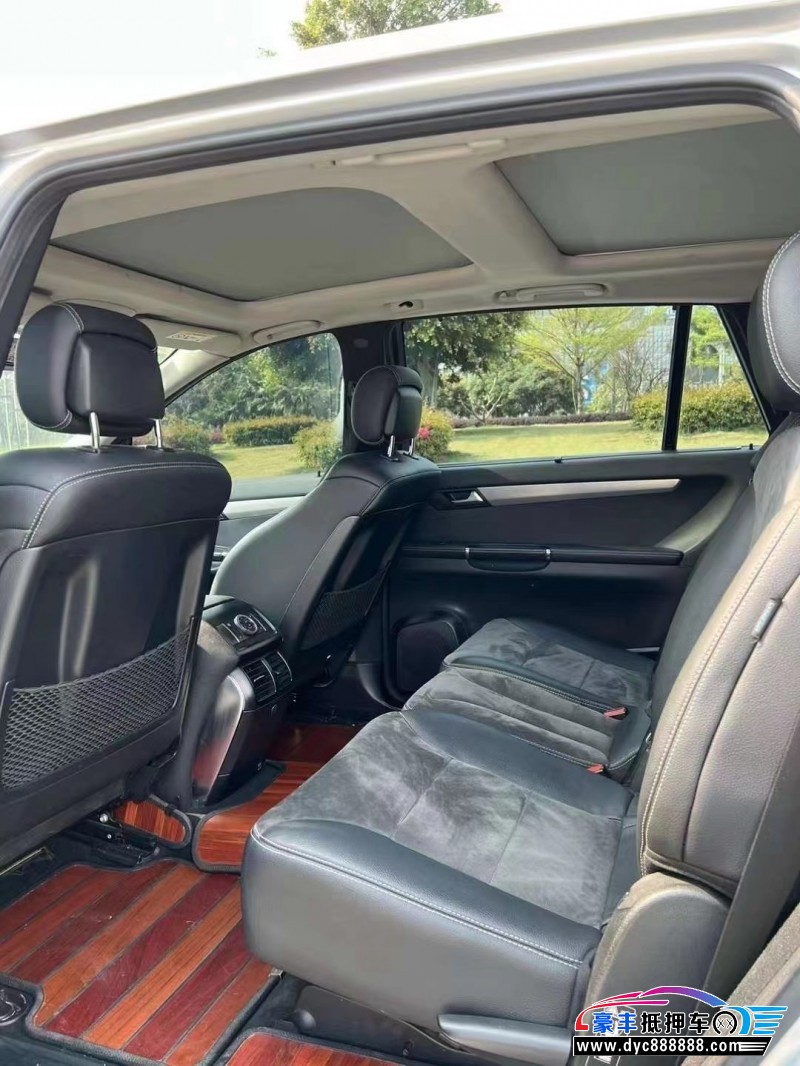 14年奔驰R级轿车抵押车出售