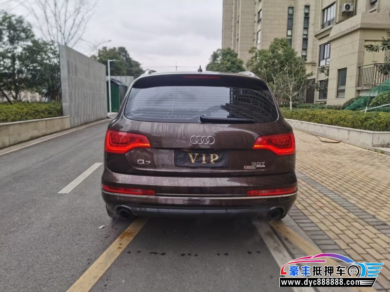12年奥迪Q7轿车抵押车出售