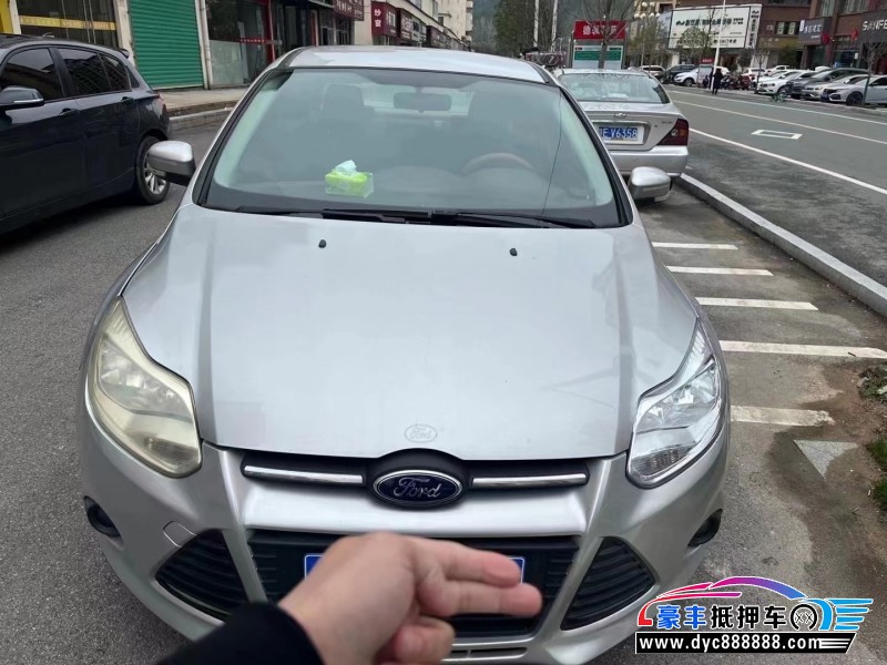 12年福特福克斯轿车抵押车出售