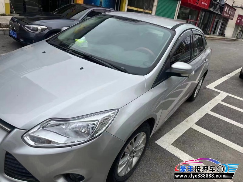 12年福特福克斯轿车抵押车出售