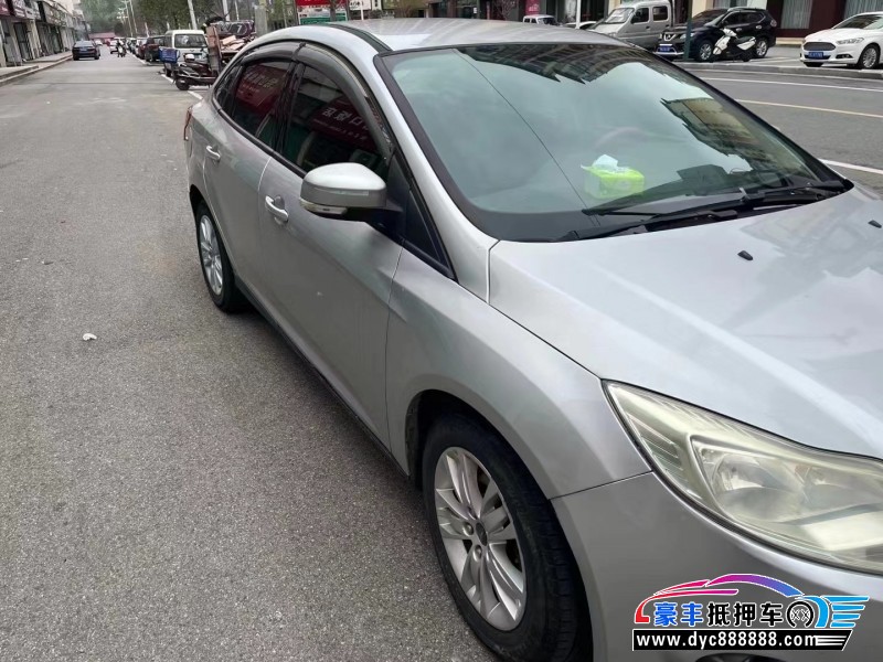 12年福特福克斯轿车抵押车出售