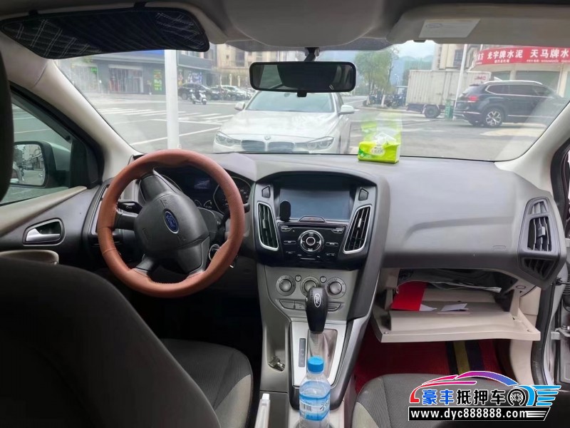 12年福特福克斯轿车抵押车出售