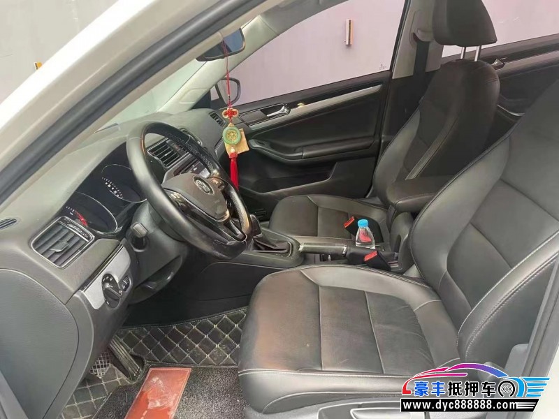 17年大众速腾轿车抵押车出售