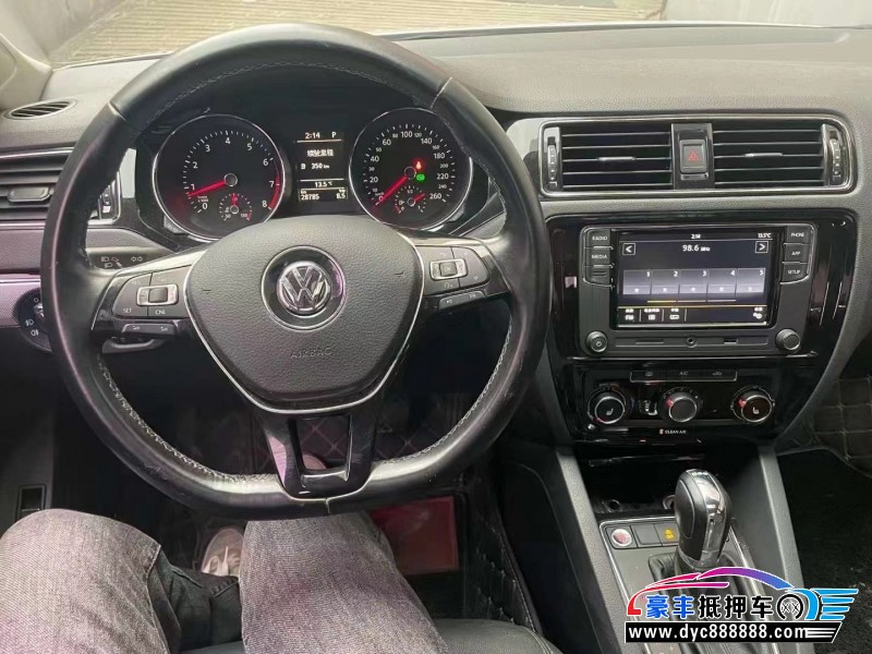 17年大众速腾轿车抵押车出售