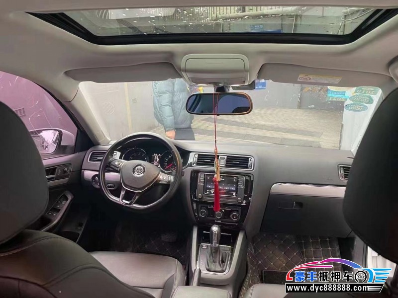 17年大众速腾轿车抵押车出售