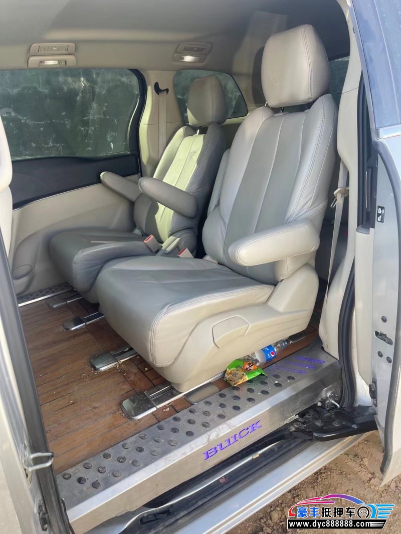 15年别克GL8SUV抵押车出售