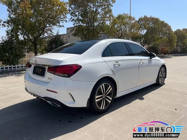 19年奔驰A轿车抵押车出售