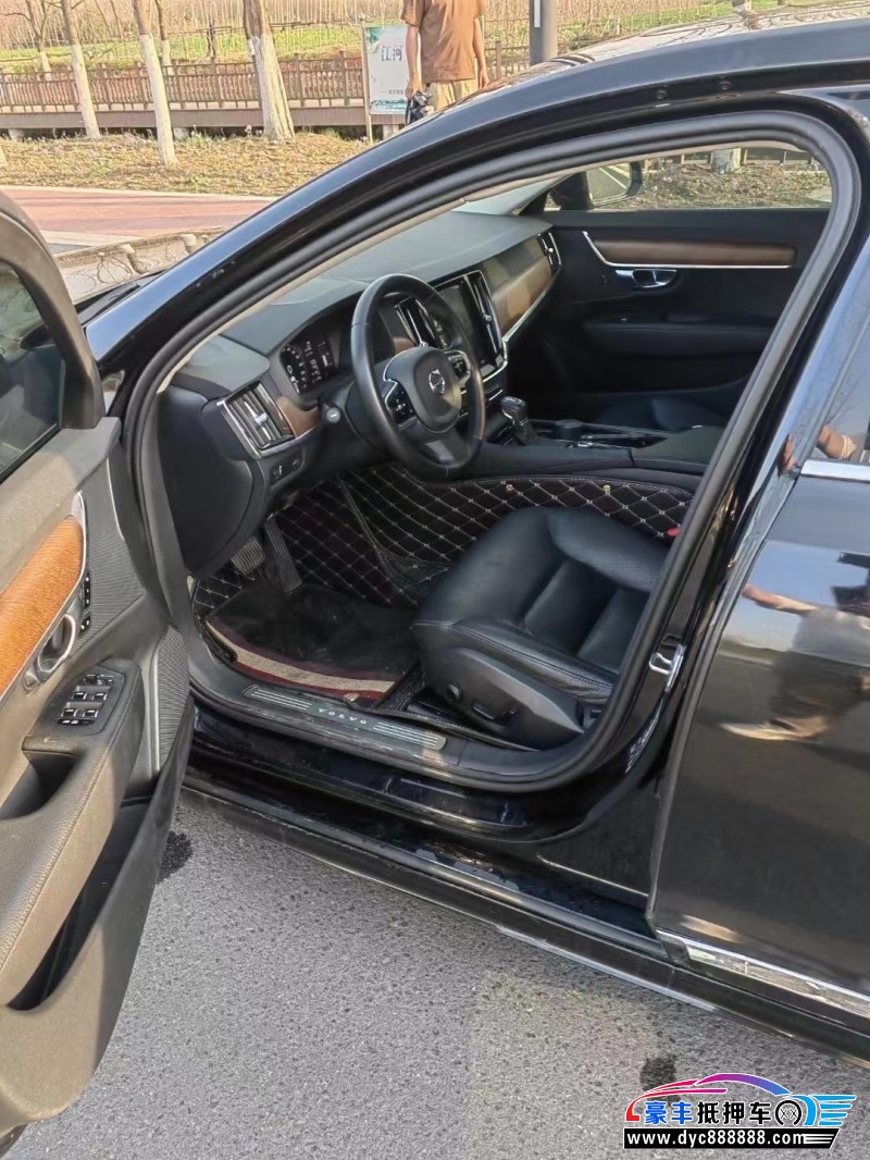 19年沃尔沃S90轿车抵押车出售