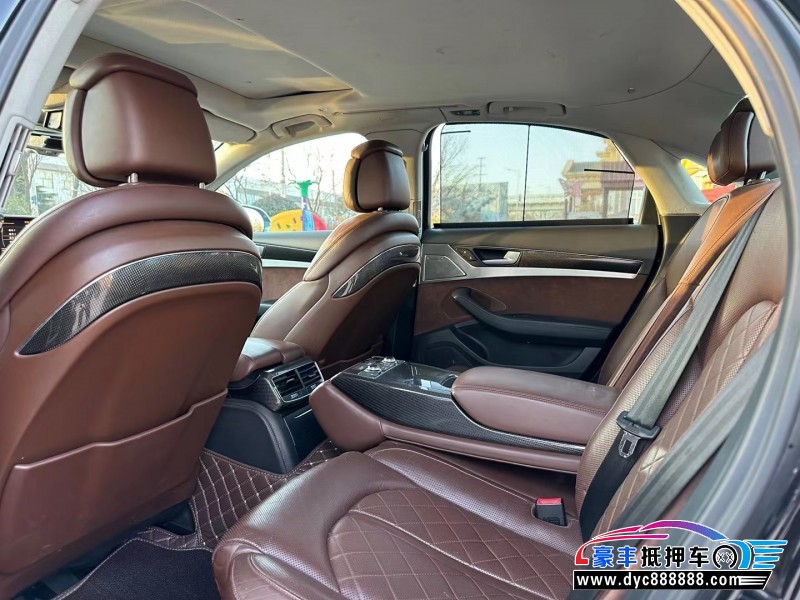 14年奥迪S8轿车抵押车出售