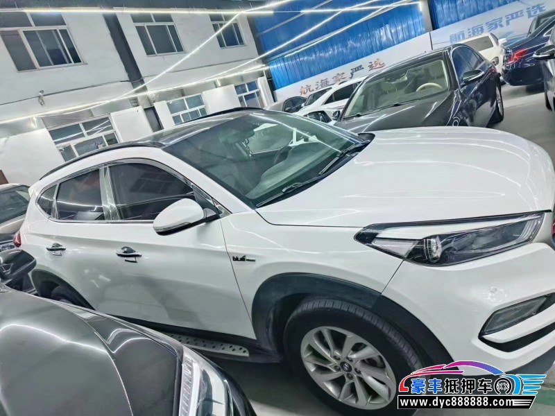 17年现代途胜轿车抵押车出售