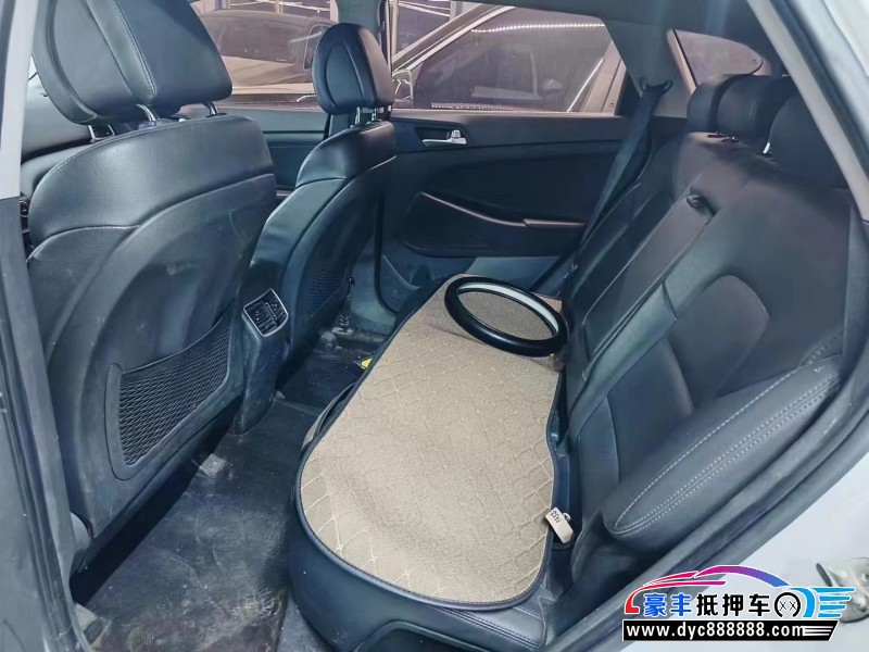 17年现代途胜轿车抵押车出售