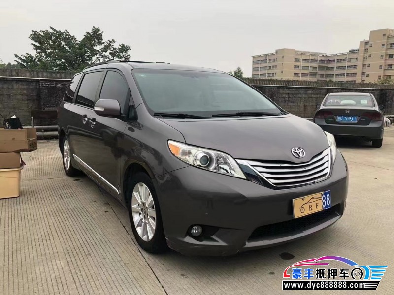 13年丰田塞纳轿车抵押车出售