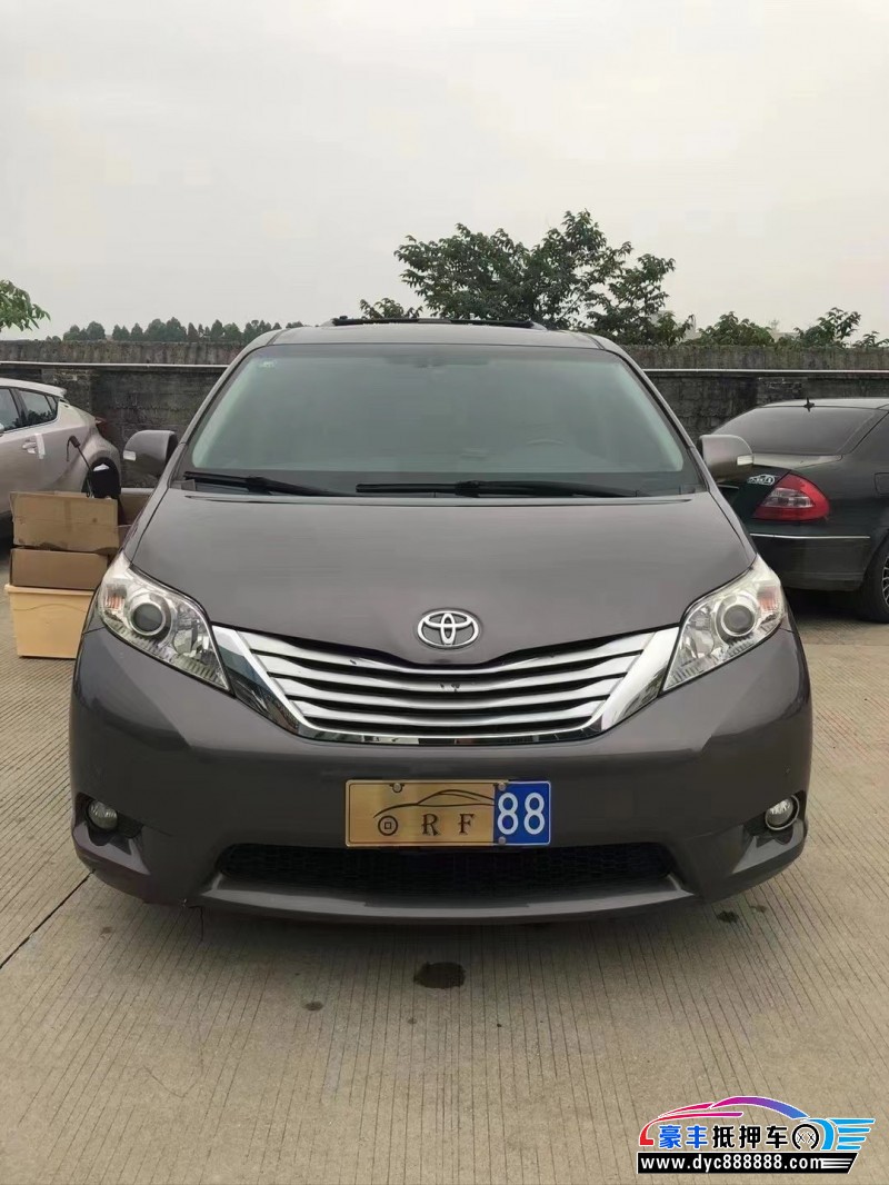 13年丰田塞纳轿车抵押车出售