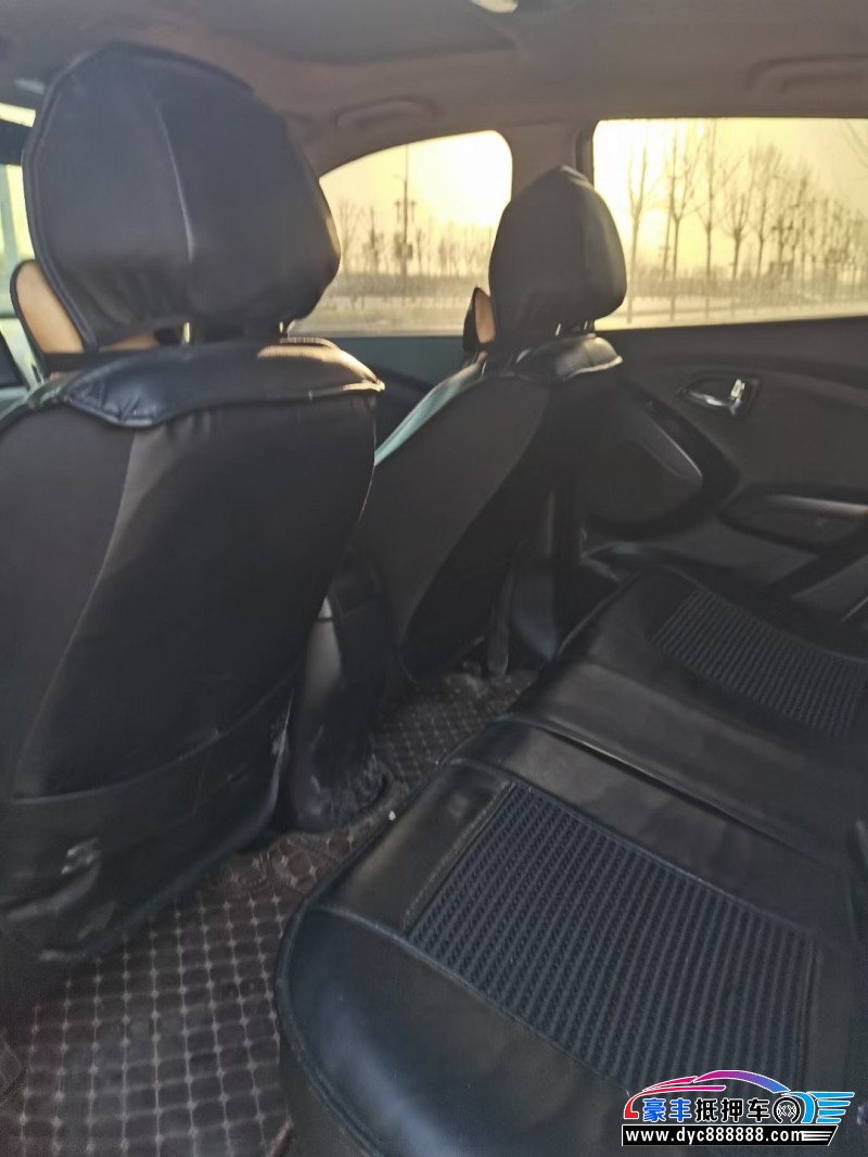 17年现代ix35轿车抵押车出售