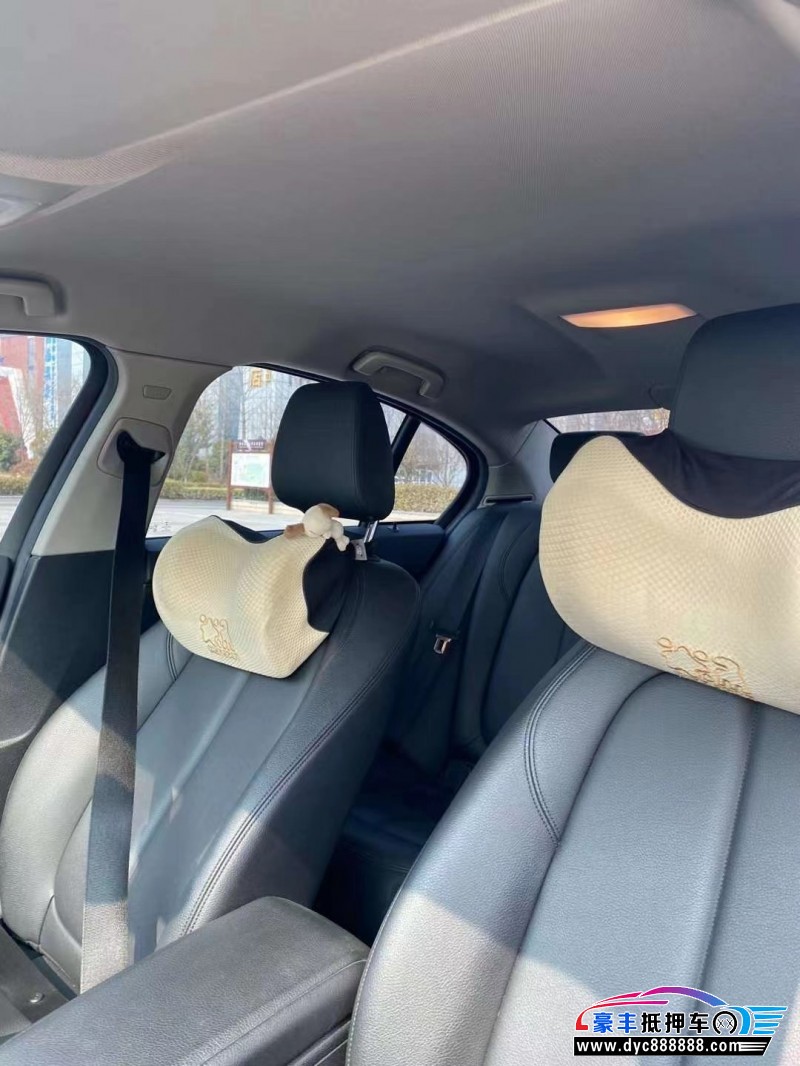 20年宝马1系轿车抵押车出售