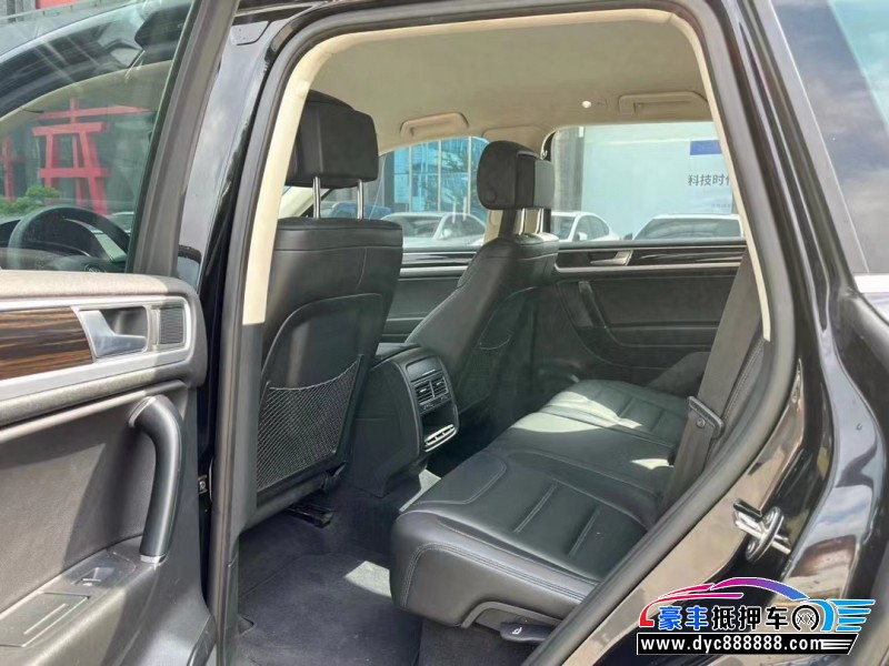 17年大众途锐轿车抵押车出售