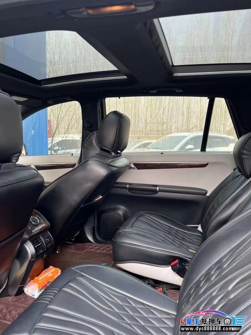 10年奔驰R级轿车抵押车出售