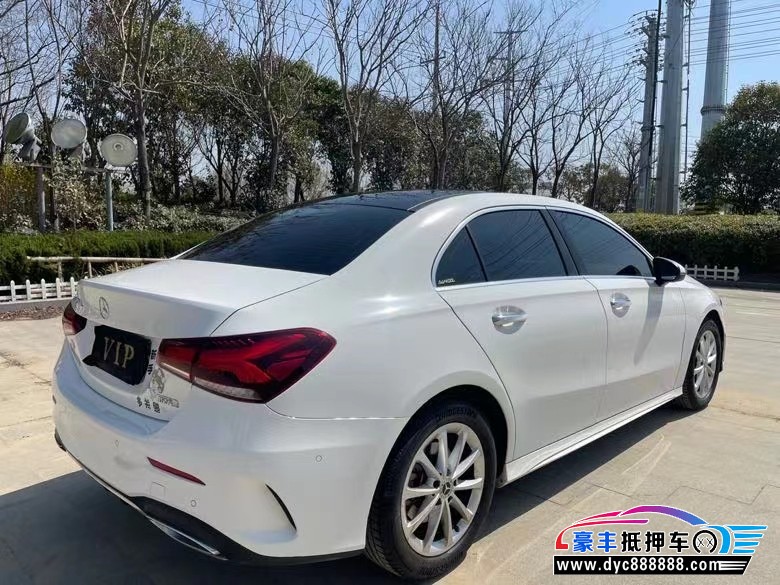21年奔驰A轿车抵押车出售