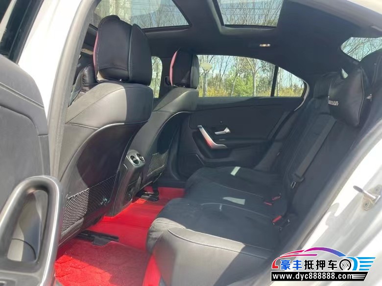 21年奔驰A轿车抵押车出售