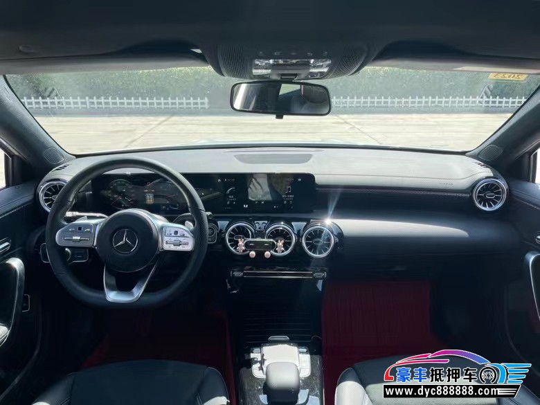 21年奔驰A轿车抵押车出售