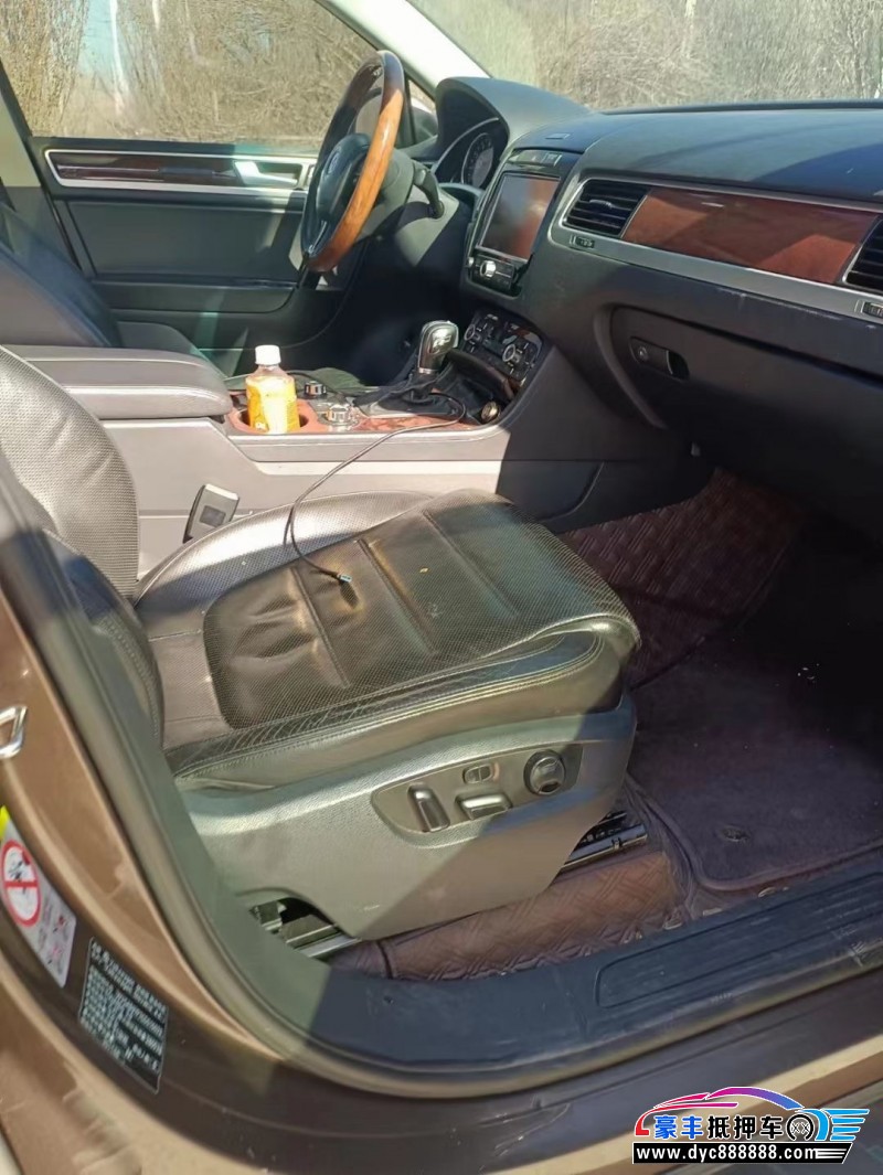 11年大众途锐轿车抵押车出售