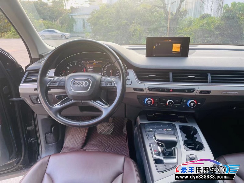 17年奥迪Q7轿车抵押车出售