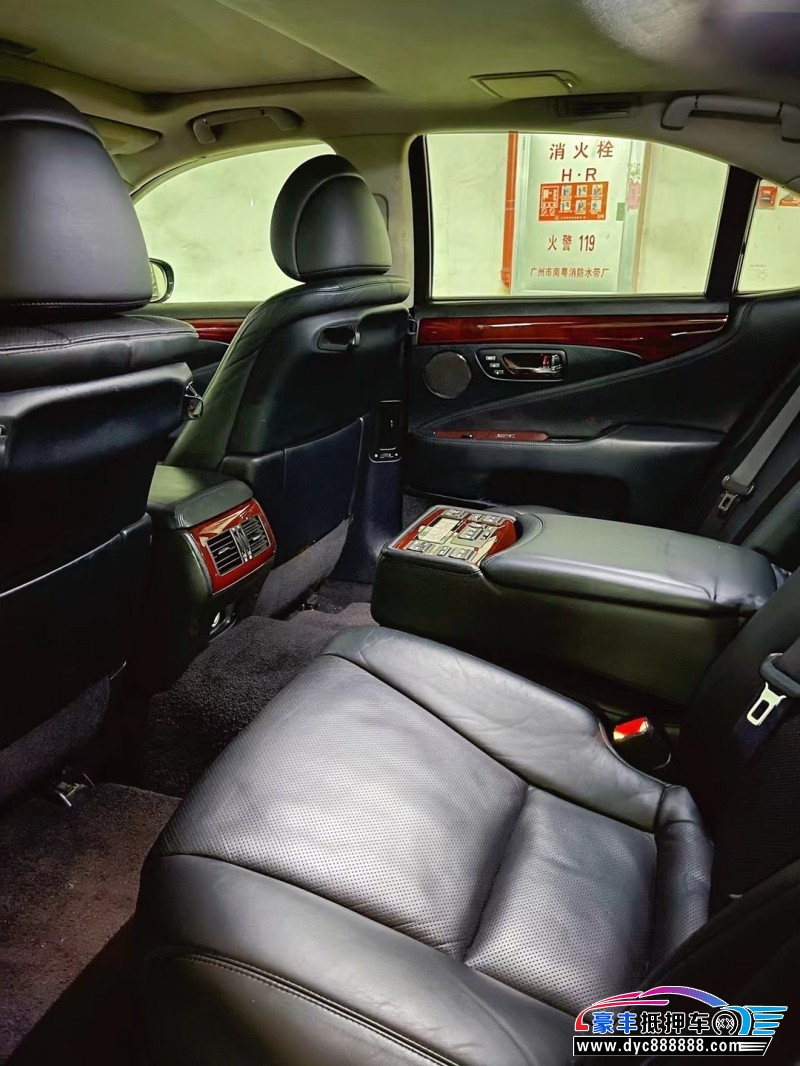 13年雷克萨斯LS轿车抵押车出售