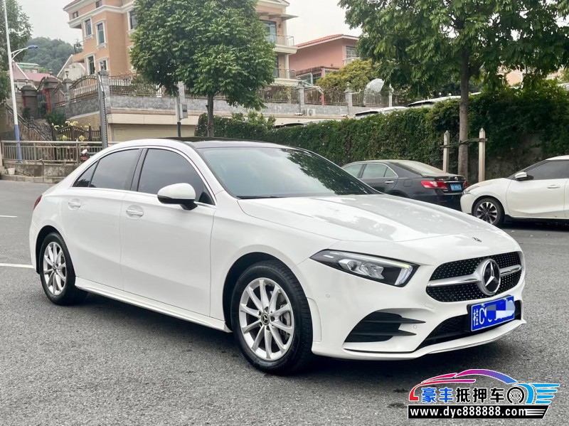 21年奔驰A轿车抵押车出售