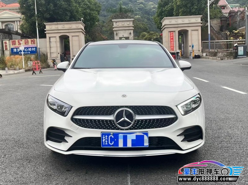 21年奔驰A轿车抵押车出售