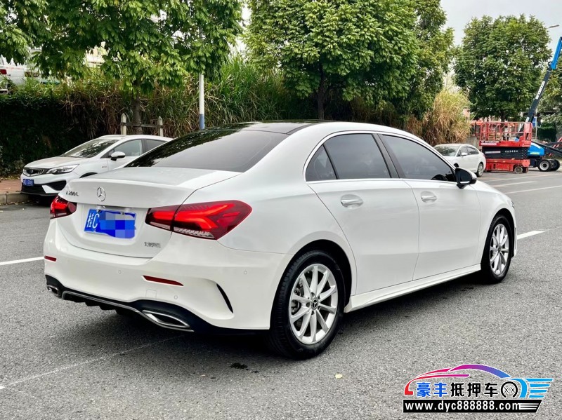 21年奔驰A轿车抵押车出售