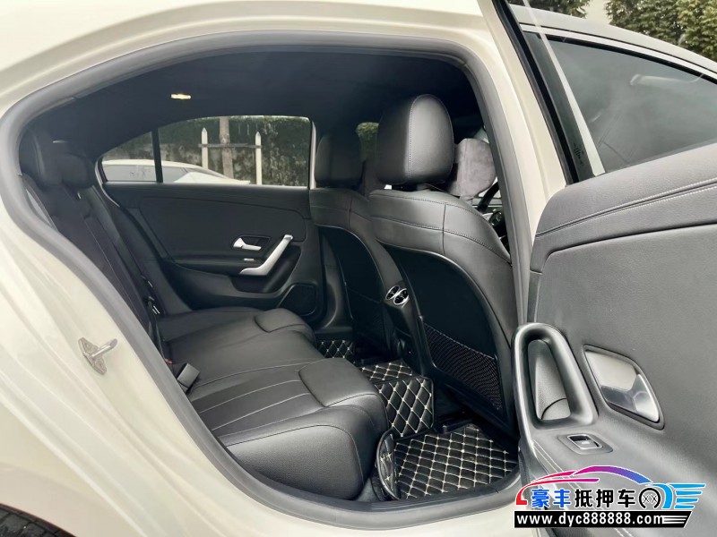 21年奔驰A轿车抵押车出售