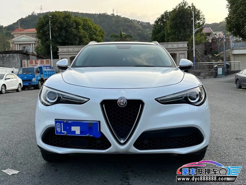 18年阿尔法·罗密欧Giulia轿车抵押车出售